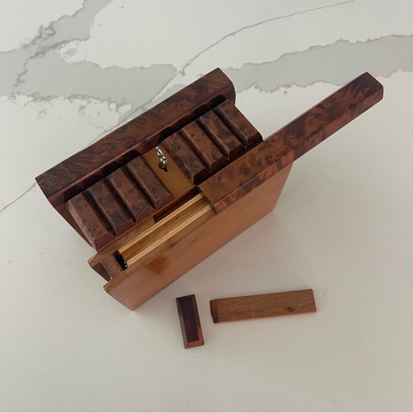 Moroccan Thuya Burl Wood Secret Box with key 🔑 - Picture 4 of 15